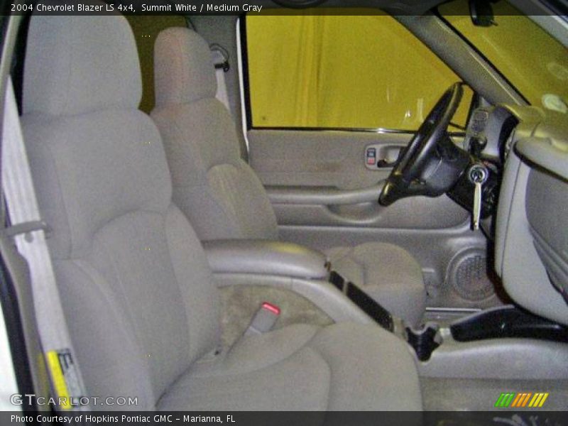 Summit White / Medium Gray 2004 Chevrolet Blazer LS 4x4