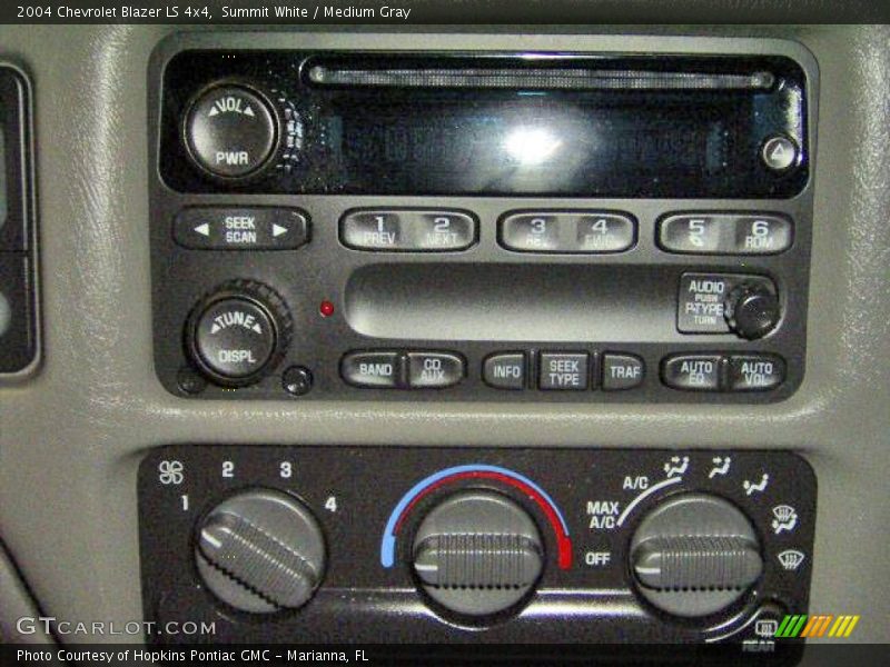 Summit White / Medium Gray 2004 Chevrolet Blazer LS 4x4