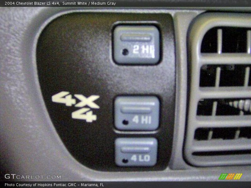 Summit White / Medium Gray 2004 Chevrolet Blazer LS 4x4