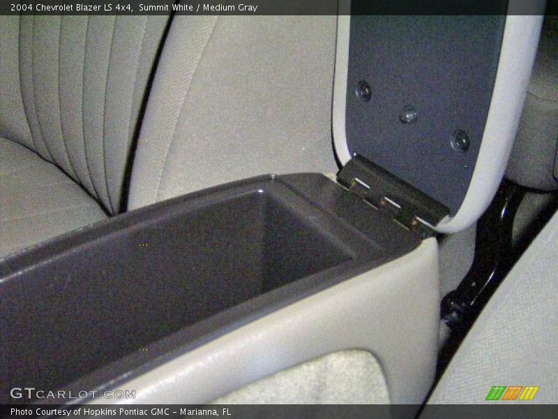 Summit White / Medium Gray 2004 Chevrolet Blazer LS 4x4