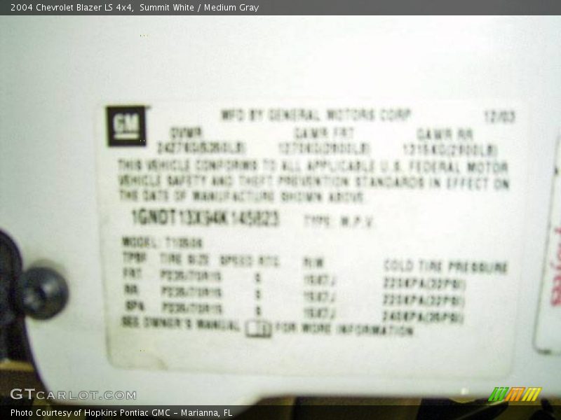Summit White / Medium Gray 2004 Chevrolet Blazer LS 4x4