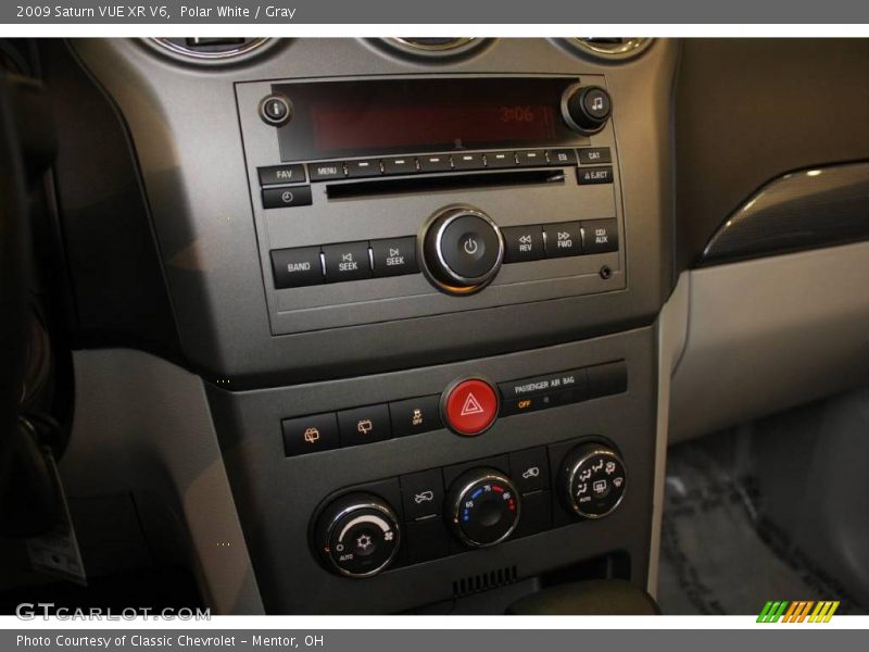 Polar White / Gray 2009 Saturn VUE XR V6