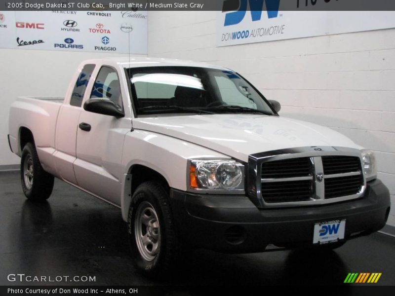 Bright White / Medium Slate Gray 2005 Dodge Dakota ST Club Cab
