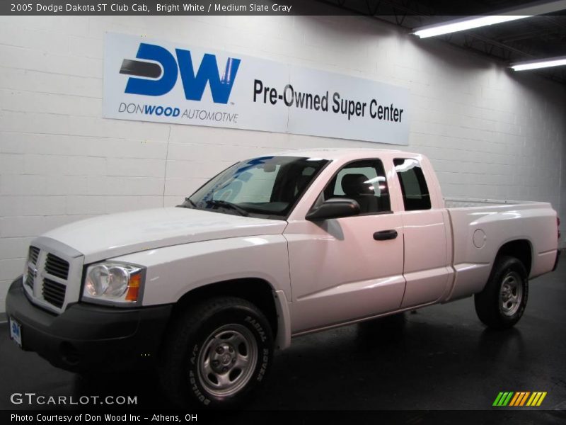 Bright White / Medium Slate Gray 2005 Dodge Dakota ST Club Cab