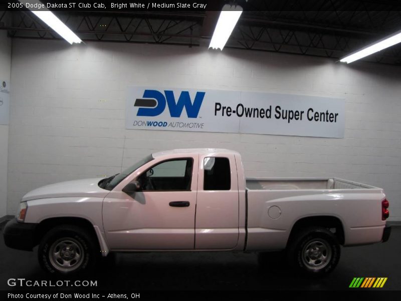 Bright White / Medium Slate Gray 2005 Dodge Dakota ST Club Cab