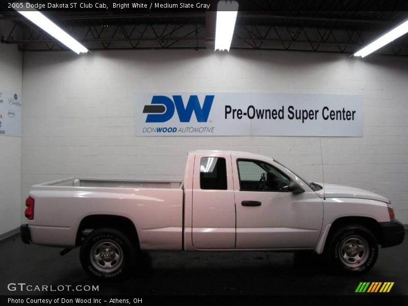 Bright White / Medium Slate Gray 2005 Dodge Dakota ST Club Cab
