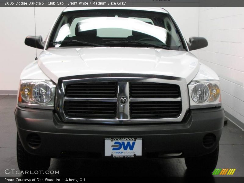 Bright White / Medium Slate Gray 2005 Dodge Dakota ST Club Cab