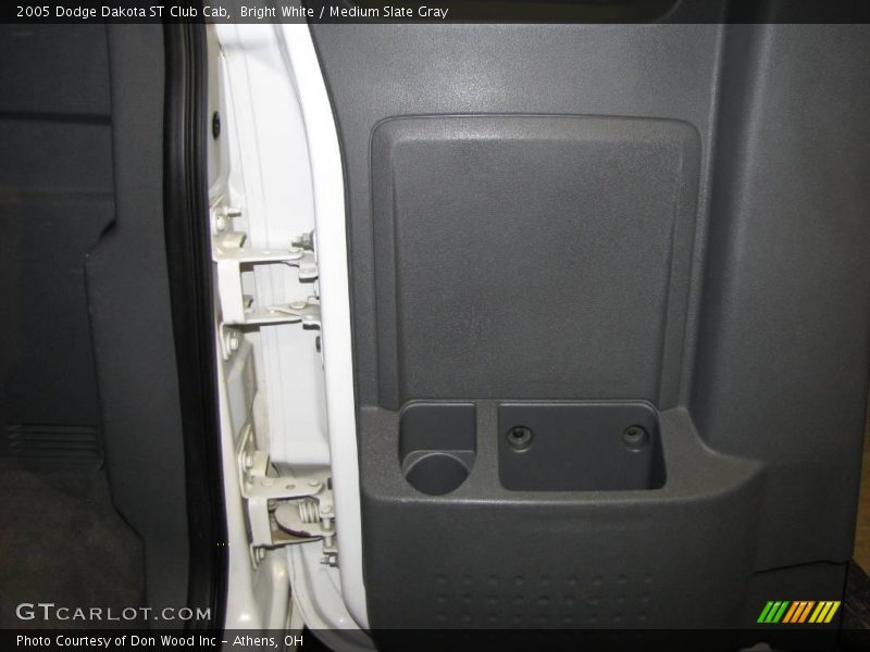 Bright White / Medium Slate Gray 2005 Dodge Dakota ST Club Cab
