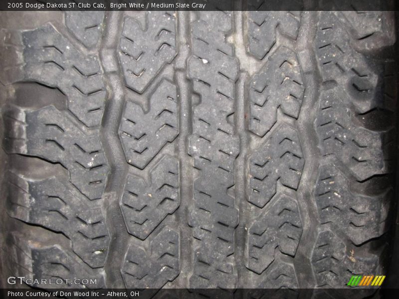 Bright White / Medium Slate Gray 2005 Dodge Dakota ST Club Cab