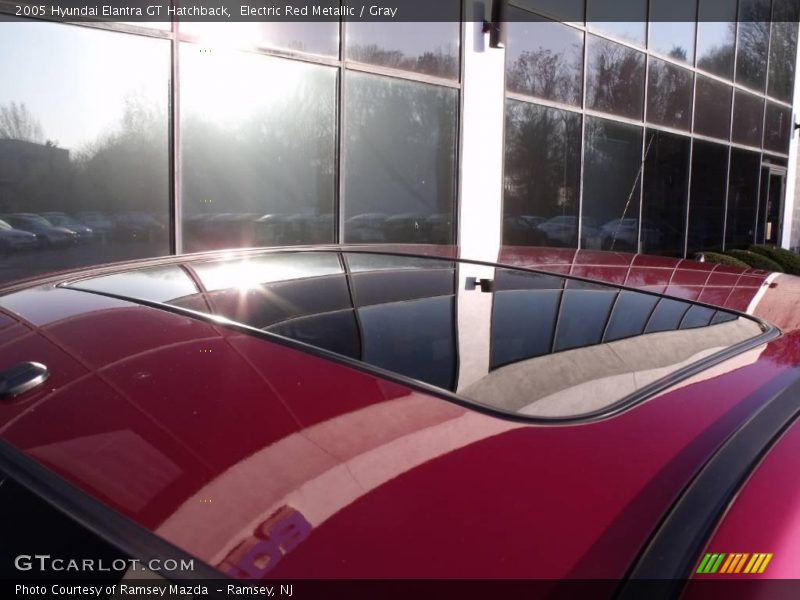 Electric Red Metallic / Gray 2005 Hyundai Elantra GT Hatchback