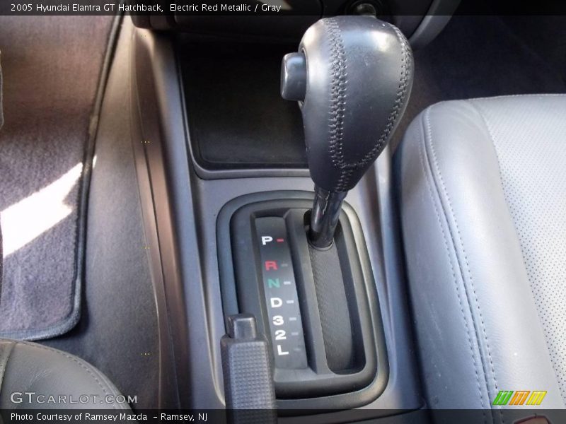 Electric Red Metallic / Gray 2005 Hyundai Elantra GT Hatchback
