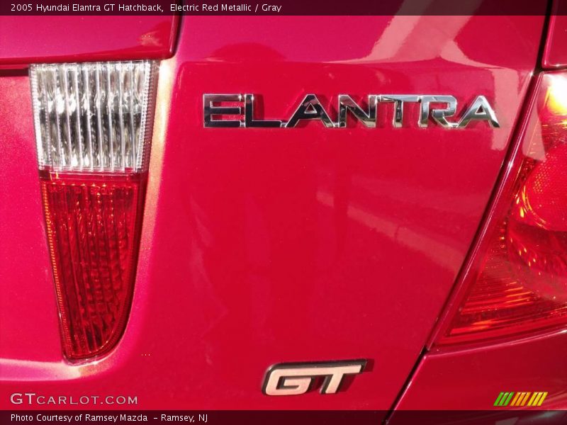 Electric Red Metallic / Gray 2005 Hyundai Elantra GT Hatchback