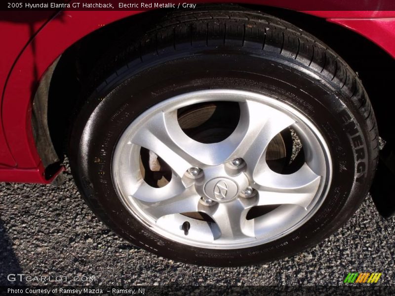 Electric Red Metallic / Gray 2005 Hyundai Elantra GT Hatchback