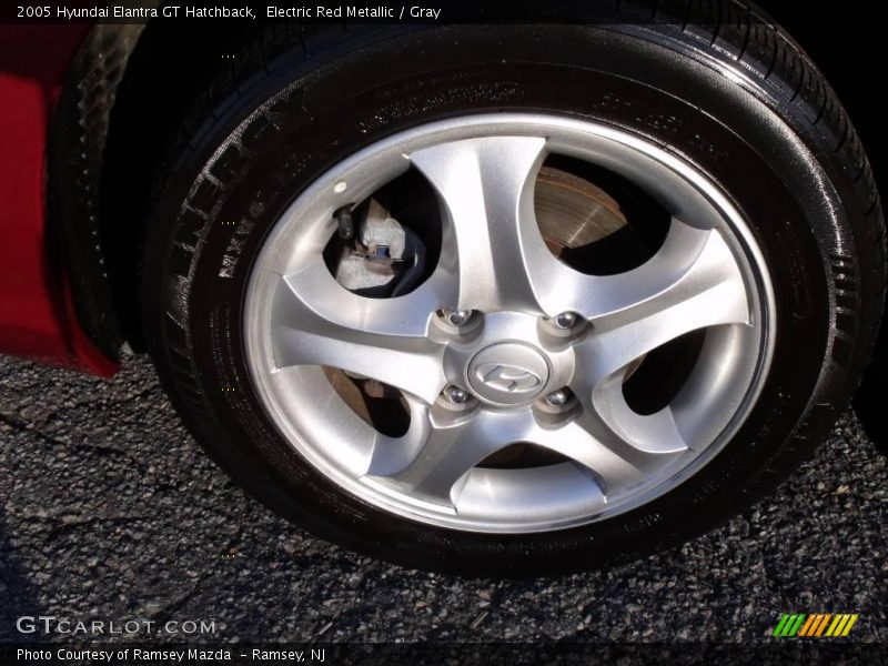 Electric Red Metallic / Gray 2005 Hyundai Elantra GT Hatchback