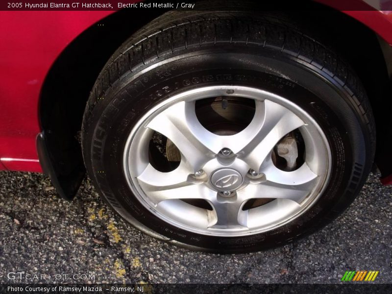 Electric Red Metallic / Gray 2005 Hyundai Elantra GT Hatchback