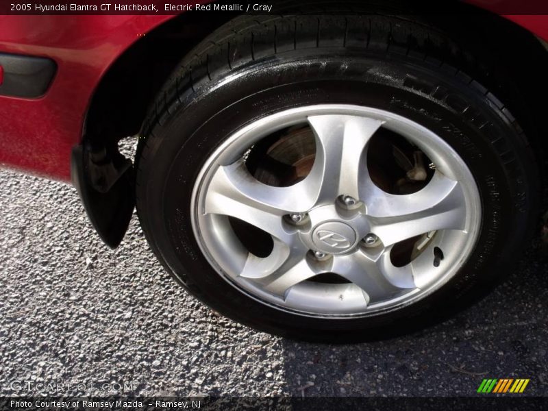 Electric Red Metallic / Gray 2005 Hyundai Elantra GT Hatchback