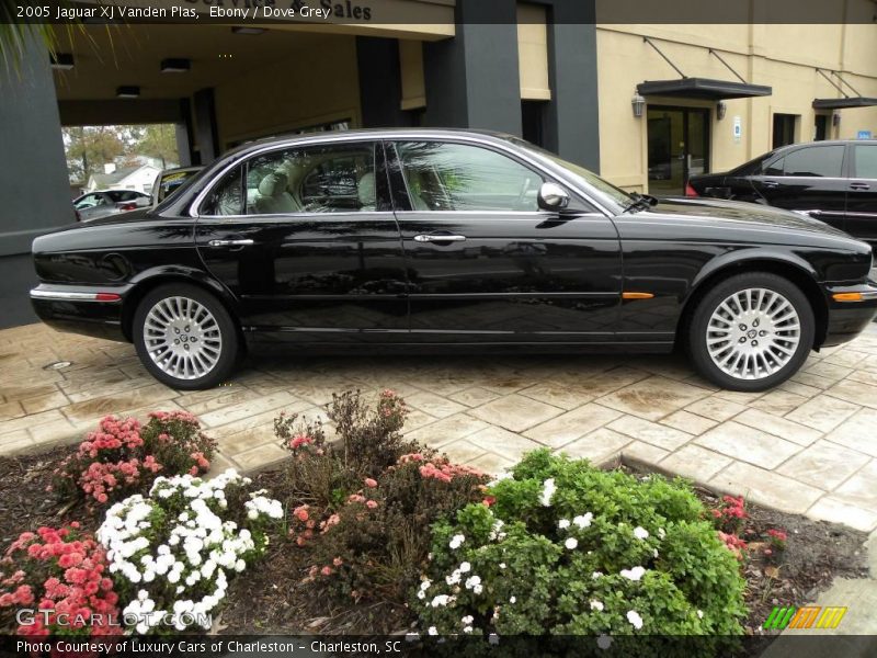 Ebony / Dove Grey 2005 Jaguar XJ Vanden Plas