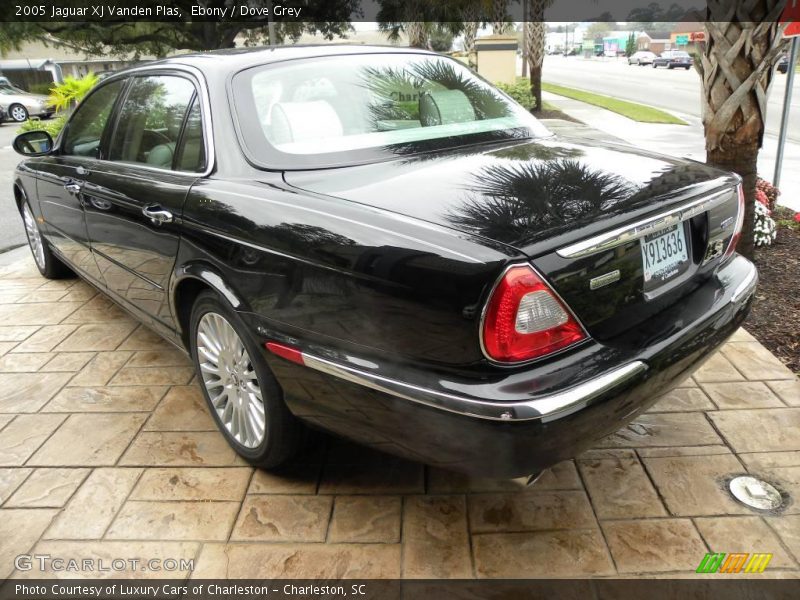 Ebony / Dove Grey 2005 Jaguar XJ Vanden Plas