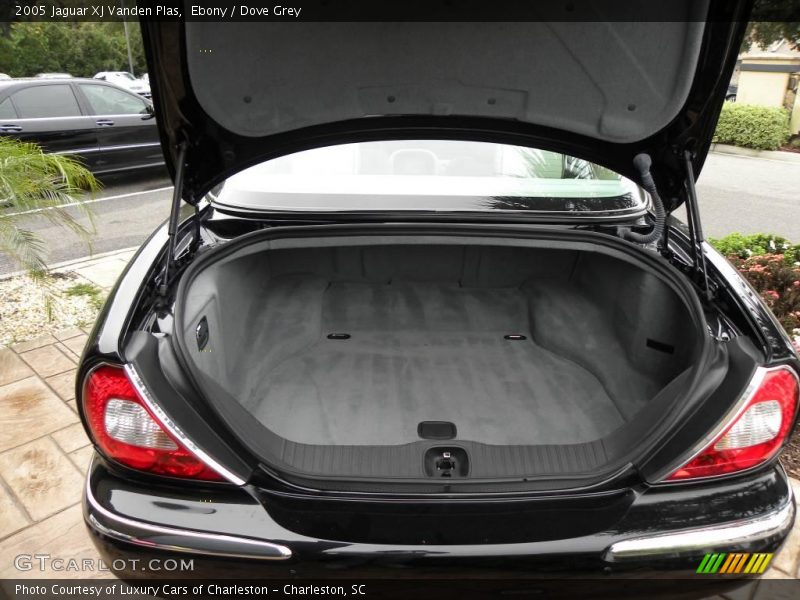 Ebony / Dove Grey 2005 Jaguar XJ Vanden Plas