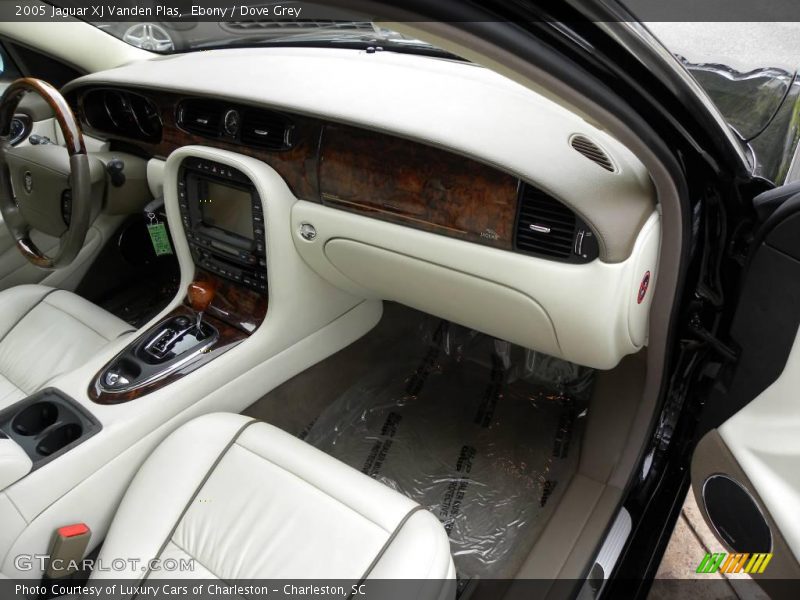 Ebony / Dove Grey 2005 Jaguar XJ Vanden Plas