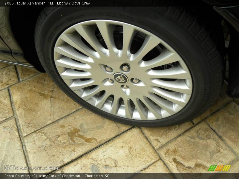 Ebony / Dove Grey 2005 Jaguar XJ Vanden Plas