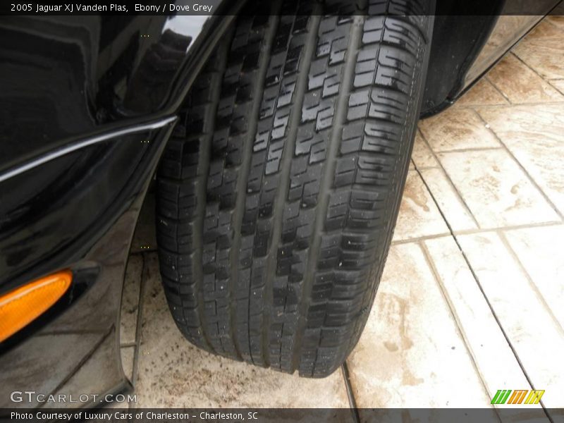 Ebony / Dove Grey 2005 Jaguar XJ Vanden Plas