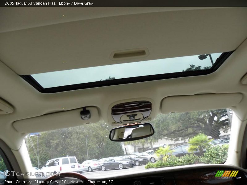 Ebony / Dove Grey 2005 Jaguar XJ Vanden Plas