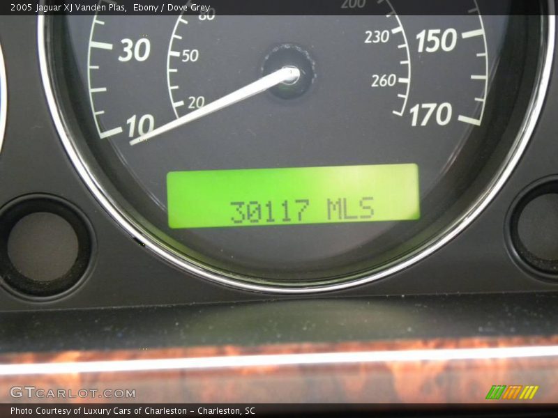 Ebony / Dove Grey 2005 Jaguar XJ Vanden Plas
