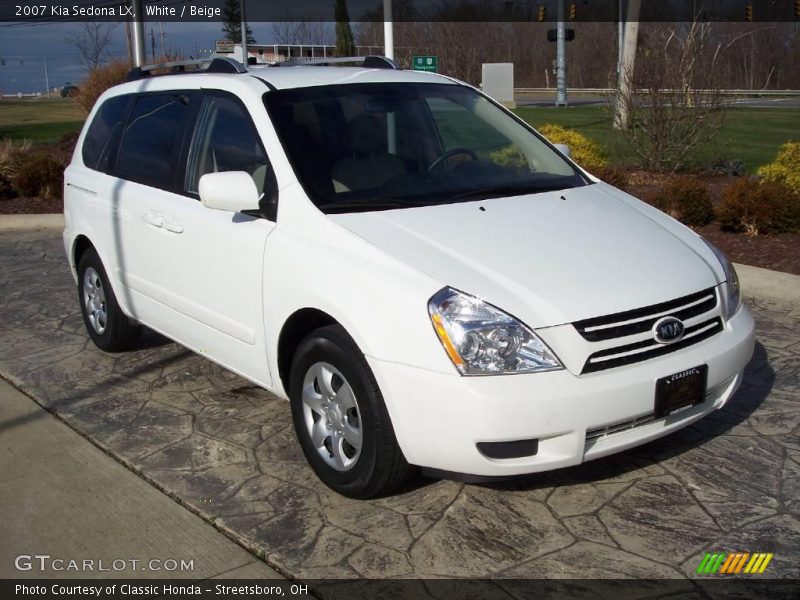 White / Beige 2007 Kia Sedona LX