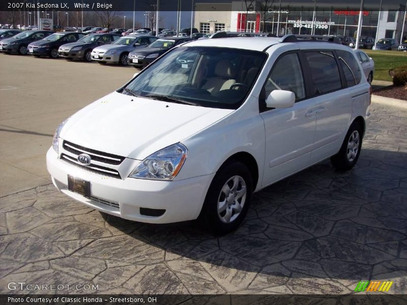 White / Beige 2007 Kia Sedona LX