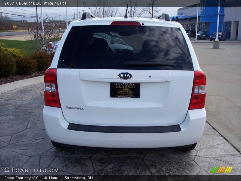 White / Beige 2007 Kia Sedona LX