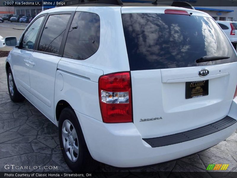 White / Beige 2007 Kia Sedona LX