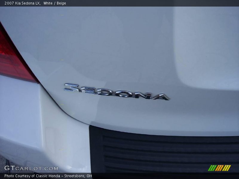 White / Beige 2007 Kia Sedona LX
