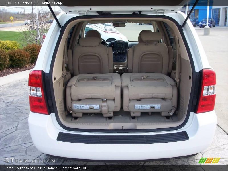 White / Beige 2007 Kia Sedona LX