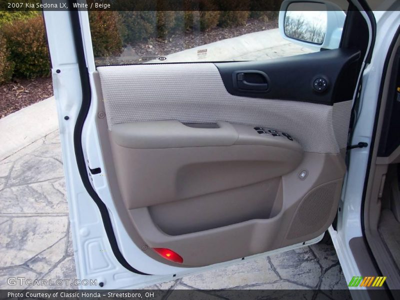 White / Beige 2007 Kia Sedona LX