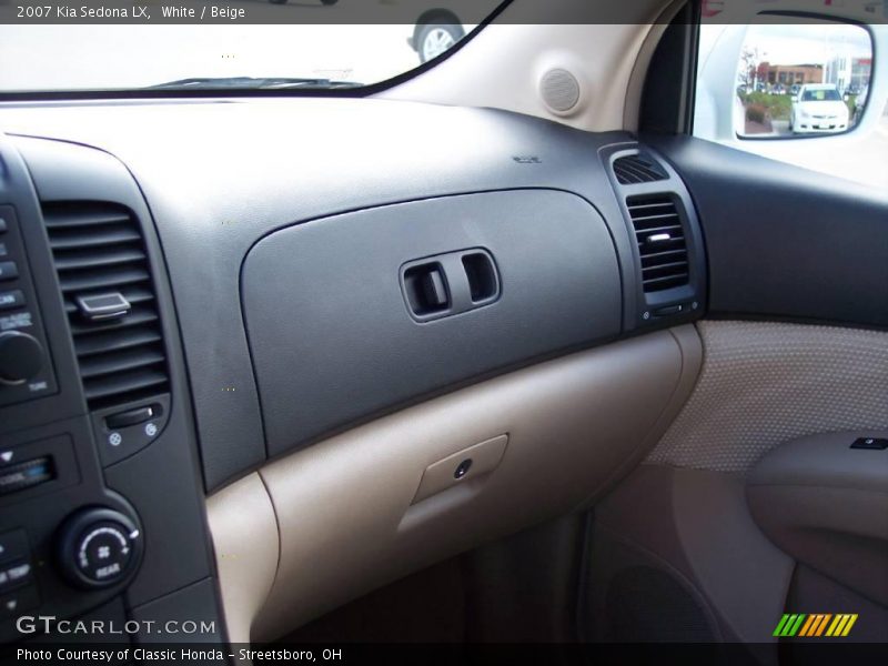 White / Beige 2007 Kia Sedona LX