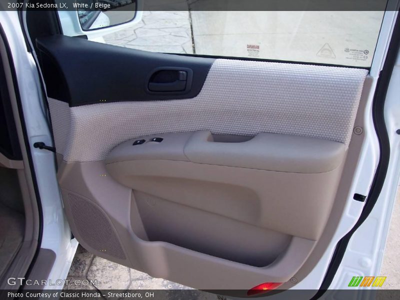 White / Beige 2007 Kia Sedona LX