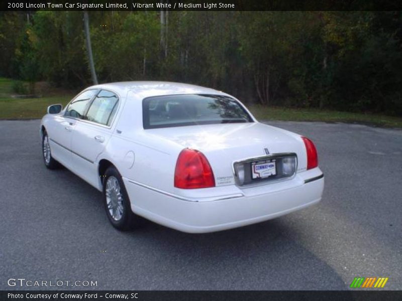 Vibrant White / Medium Light Stone 2008 Lincoln Town Car Signature Limited