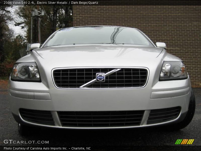 Electric Silver Metallic / Dark Beige/Quartz 2006 Volvo S40 2.4i