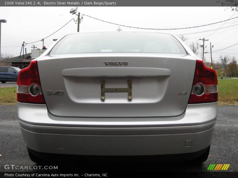 Electric Silver Metallic / Dark Beige/Quartz 2006 Volvo S40 2.4i