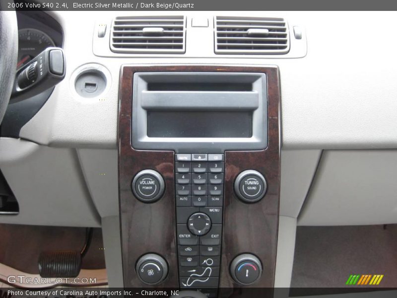 Electric Silver Metallic / Dark Beige/Quartz 2006 Volvo S40 2.4i
