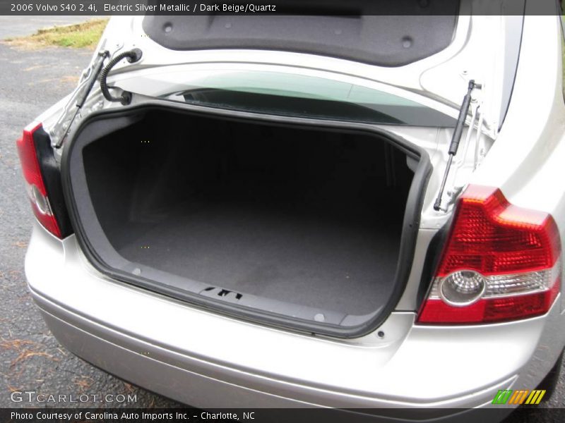 Electric Silver Metallic / Dark Beige/Quartz 2006 Volvo S40 2.4i