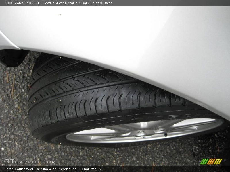 Electric Silver Metallic / Dark Beige/Quartz 2006 Volvo S40 2.4i
