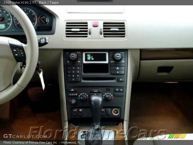 Black / Taupe 2005 Volvo XC90 2.5T