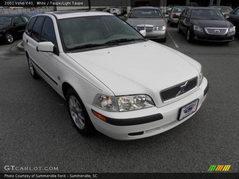 White / Taupe/Light Taupe 2001 Volvo V40