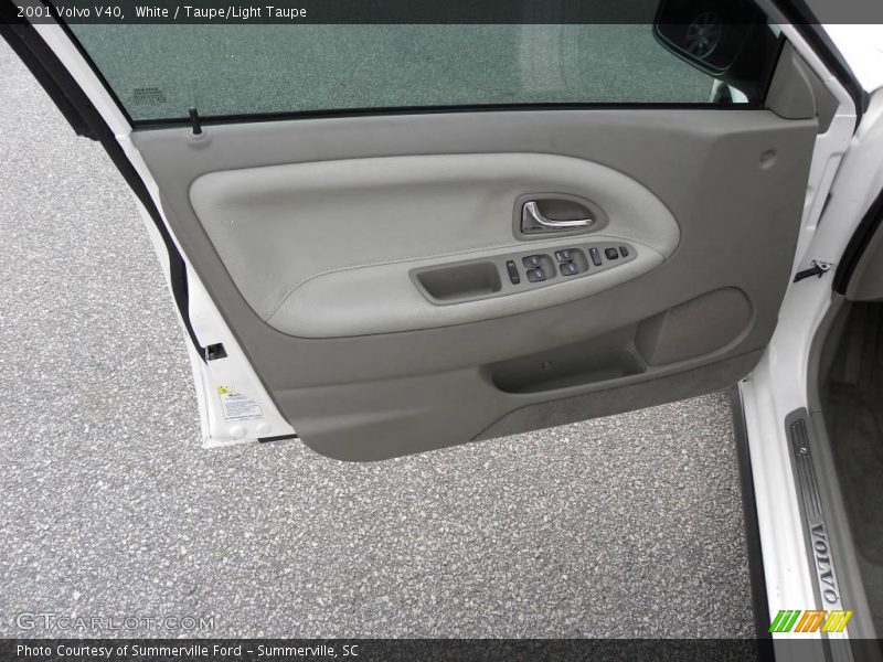 White / Taupe/Light Taupe 2001 Volvo V40