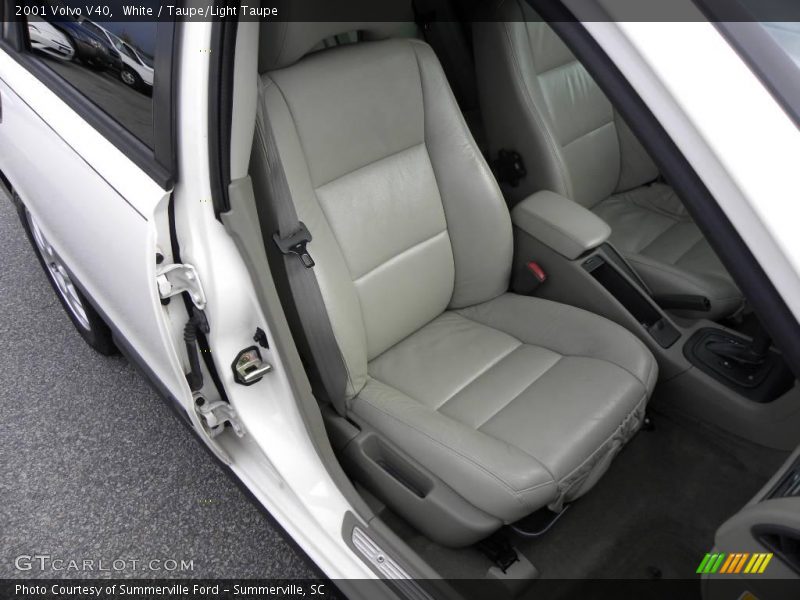 White / Taupe/Light Taupe 2001 Volvo V40