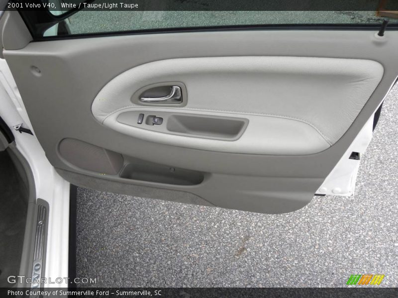 White / Taupe/Light Taupe 2001 Volvo V40