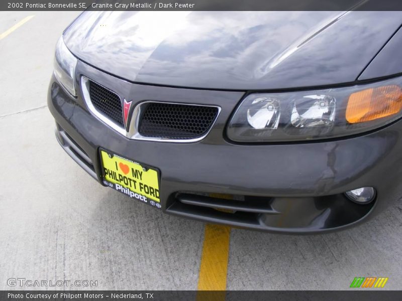 Granite Gray Metallic / Dark Pewter 2002 Pontiac Bonneville SE