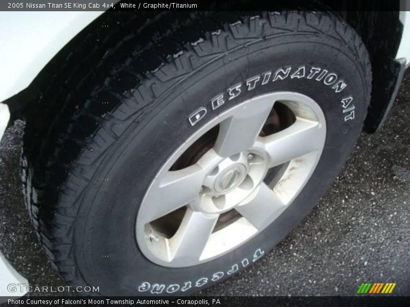 White / Graphite/Titanium 2005 Nissan Titan SE King Cab 4x4